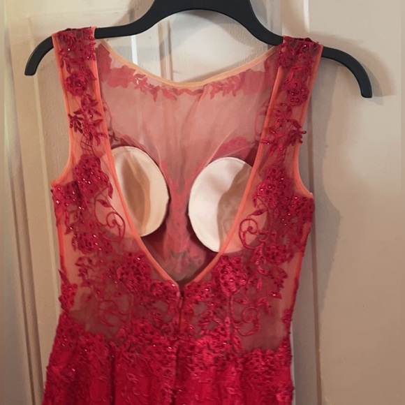 đź’‹ Stunning Jovani Formal Red Lace Full Length Prom or Formal Event Dress - Picture 6 of 9